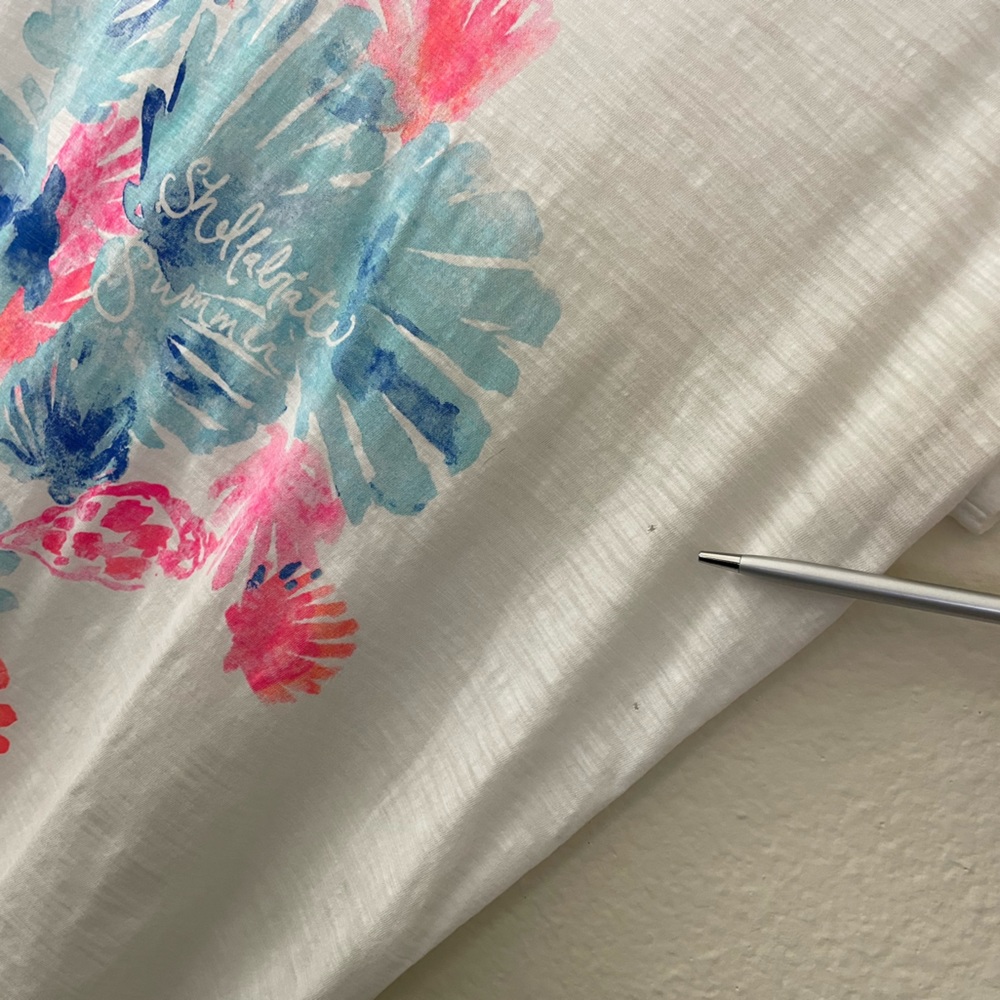 🐚 Lilly Pulitzer V-Neck Colie Top Graphic Tee ~ Shellabrate Summer w/ Tags 🏷️ - Picture 13 of 14